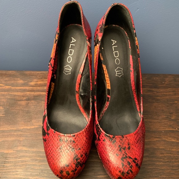 Bad*ss Red Snake Skin Wedges - Picture 4 of 6